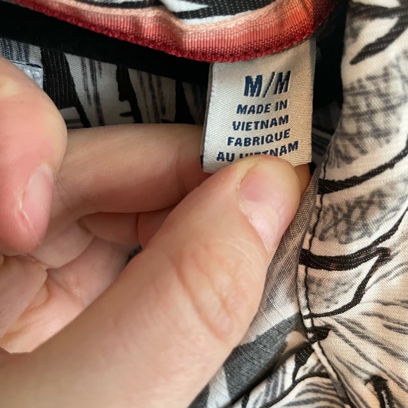 Tommy Bahama Coconut Fronds Short Sleeve Button Up Size Medium - Picture 4 of 6